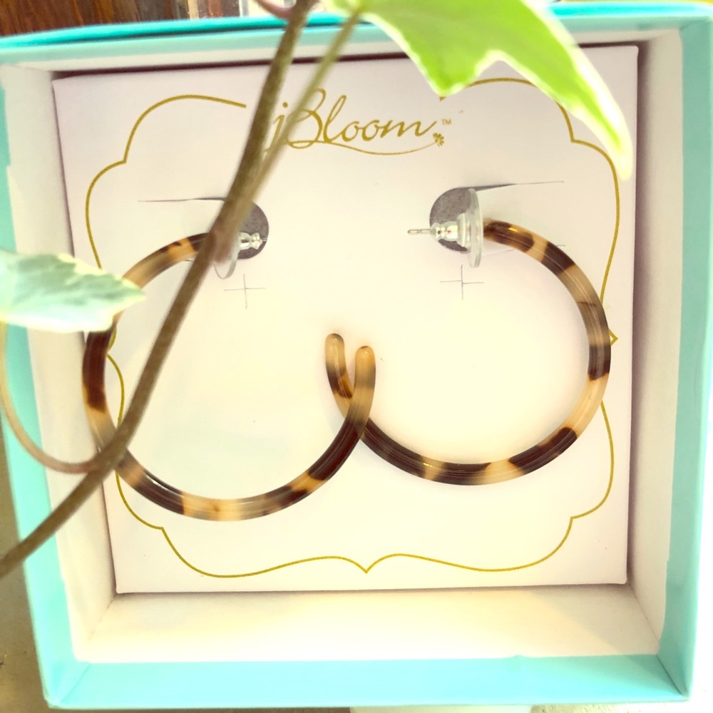 Tortoiseshell hoop earrings